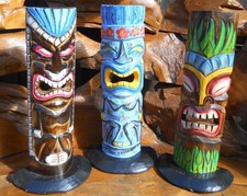 NUOVO DESIGN MASCHERA TIKI INTAGLIATA IN LEGNO Piccola 50 cm supporto libero design multicolore