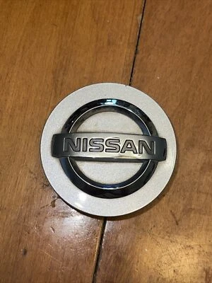 Оригинальный серебристый центральный колпак ступицы для Nissan 2000-2019 350Z Altima Maxima 40342 ZM70B - Изображение 1 из 2