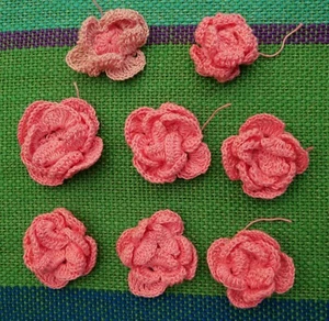 6 Rosen Applikationen gehäkelt ca. 5-6 cm Durchmesser - Bild 1 von 1