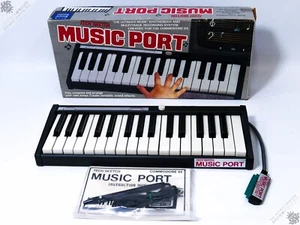 COMMODORE 64 C64 MUSIC PORT SYNTHESIZER KEYBOARD MUSIC SOFTWARE TECH SKETCH - Afbeelding 1 van 1