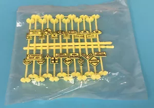 Bachmann HO Scale 24 Pack Railroad Yard and Street Signs NEW SEALED NOS Vintage - Picture 1 of 5