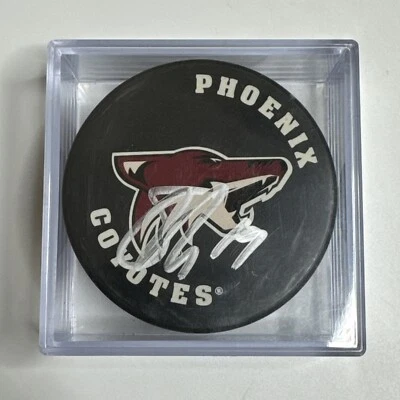 Phoenix Coyotes #19 Shane Doan Autographed Official NHL Puck With Case - Image 1 of 4