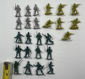 Lote De 23 Figuras De Soldados De Juguete De Plástico De Colección 3 Colores De Varios Hombres Del Ejército - Imagen 1 de 4