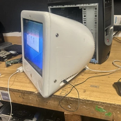 PowerPC G4 Apple eMac de colección 1 GHz. 80GB HDD 512MB RAM OSX 10.4.9 Foto 1 de 4