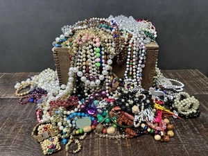 Lote de Joyería con Cuentas Vintage y Moderna Collares Usables Pulseras 6.5 Lbs. - Imagen 1 de 11
