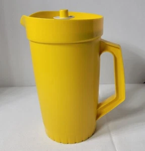 Jarra amarilla vintage Tupperware 800-6 2 cuartos con tapa de sello con botón pulsador - Imagen 1 de 8