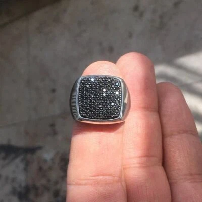 Anillo de compromiso de oro blanco de 14 k con racimo de diamantes negros creados en 2 quilates más de 925 Foto 1 de 4
