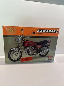 GUILOY KAWASAKI Z1000 MOTORCYCLE 1/10 SCALE BUILT UP METAL KIT. - Picture 1 of 4