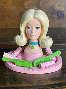 2012 Quick Curl Barbie Beauty Center Hallmark Ornament Mattel Salon Hair Dresser - Picture 1 of 7