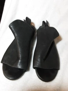 Zapatos de cuña Gentle Souls by Kenneth Cole para mujer negros peep to slingback talla 8 - Imagen 1 de 8