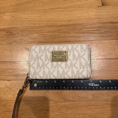 Michael Kors Jet Set Large Wristlet Wallet Vanilla Signature Logo - Image 1 of 4