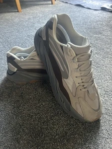 adidas Yeezy Boost 700 V2 Tephra Grey Trainers Size 11 - Picture 1 of 8