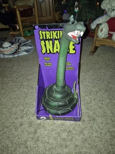 Serpiente llamativa activada por movimiento Fun World probado ¡Funciona! - Imagen 1 de 6