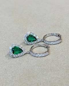 Pendiente de diamantes esmeralda natural talla pera de 5,00 quilates de oro blanco macizo de 14 quilates - Imagen 1 de 4