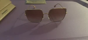 Women’s Burberry Sunglasses with case and lens wipe - Picture 1 of 2