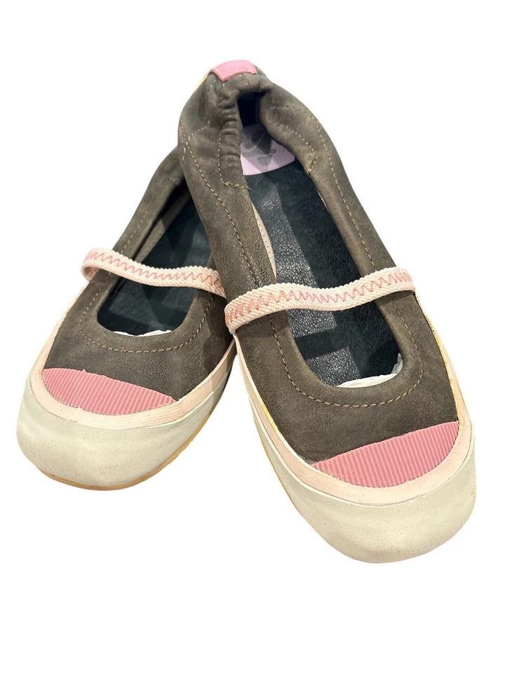 Women's  elastic closure  Sneakers Boutique By Cushe Old Black/Pink U.S Size 6 - Image 1 of 4