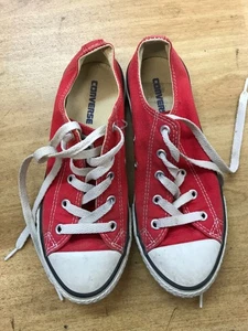 Kids Converse All Star canvas shoes size 2 UK Chuck Taylors red trainers - Picture 1 of 4