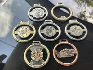 Colección (7) Lote de etiquetas de metal para bolsas de palos de golf Troon - Imagen 1 de 6