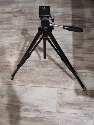 Vivitar 924 tri pod made in japan - Image 1 of 4