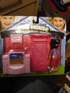 TOY DOLL HOUSE FURNITURE AND DOLL 4-PIECE PLAYSET AGES 3+ new on card - Picture 1 of 6