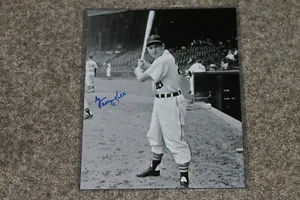 GEORGE KELL AUTOGRAPHED TIGERS 8X10 PHOTO POSE 2 - Picture 1 of 2