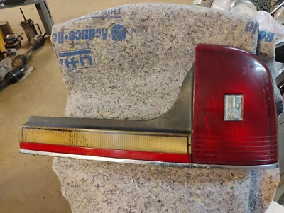 Luz trasera Oldsmobile Cutlass Supreme Passenger (derecha) 1988-1991 P/N 16506836 Foto 1 de 4