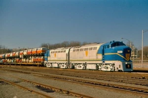 Delaware & Hudson (D&H) Sharks & Autoracks @ Kenwood Yard Color Print - Picture 1 of 1