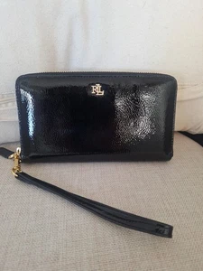 Muñequera/cartera Lauren Ralph Lauren charol negra - Imagen 1 de 7
