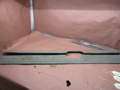 99-07 福特 F250 F350 扩展驾驶室前门窗台磨损板 LH 右握面板 灰色 — 第 1/4 张图片