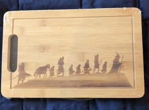 Bambus Schneidebrett mit Gravur "Herr der Ringe" - 12" x 7,5" - Bild 1 von 2