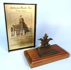ANHEUSER BUSCH DESKTOP AWARDS 50 MILLION BARREL 1980 & 70 MILLION BARREL 1986 - Bild 1 von 13
