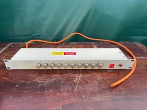 VINTAGE 8-WAY MAINS POWER DISTRIBUTION RACK MOUNT SWITCH UNIT - Afbeelding 1 van 8