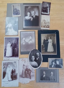 Lotto di 13 cartoline armadio di coppie, ritratti di matrimonio in bianco e nero, seppia misure miste - Foto 1 di 12