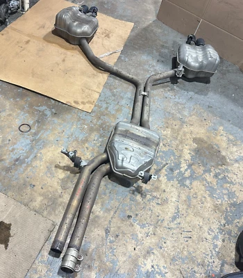 Tubo resonador Audi S6 2016-2018 con silenciadores línea de escape OEM Foto 1 de 4