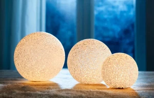 LED-Kugeln Frozen 3er-Set mit 3 Größen bis Ø 12 cm je mit warmweißer LED in Weiß - Bild 1 von 4