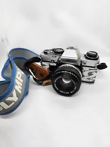 Fotocamera reflex Olympus OM10 con adattatore manuale 50 mm f1.8 - pelli personalizzate - Foto 1 di 7