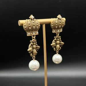 Vintage gold plated crown 925 silver pin Pearl and Bee Vintage Earrings - Picture 1 of 4