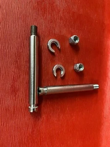 Aston Martin DB5 & DB6 Radius arm bolt & head plate kit - Picture 1 of 3