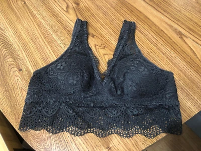 Bralette acolchado inalámbrico con volantes de encaje gris con volantes talla L marca SO Intimates Foto 1 de 4