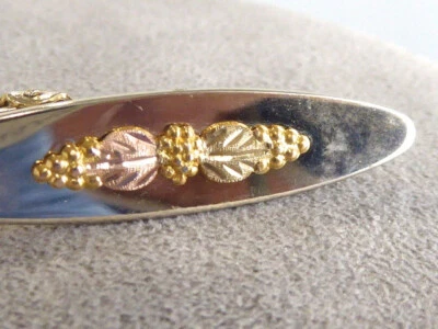 VINTAGE SIGNED ANSON 10 12K ROSE  YELLOW BLACK HILLS GOLD TIE CLIP BAR - Image 1 of 4