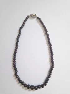 Elegant Garnet Beaded Necklace with Silver Clasp – Handcrafted Jewelry - Zdjęcie 1 z 5