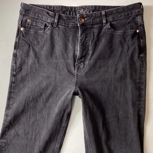 Damen M & S THE MAGIC STRAIGHT schwarz verwaschen Jeans Größe 18 S W36 L28 (437J) - Bild 1 von 8