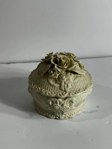 Capodemonte Stil 5" D weiß Keramik Schmuck Bonbonglas Rosen Gitter geprägt - Bild 1 von 3