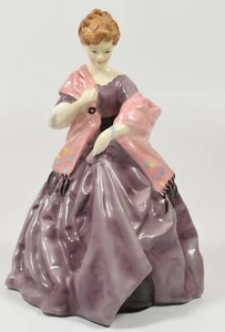 Bellissimo abito malva Royal Worcester primo ballo stile figura un RW3629 - Foto 1 di 3