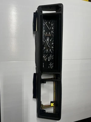 Alfa Romeo Milano Cluster 1986 Foto 1 de 4