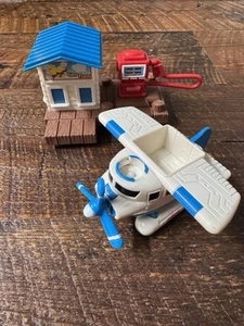 Vintage GeoTrax Part Store & Gas Pump + Sea Plane G5544 Fisher Price Toy 2004 - Picture 1 of 6