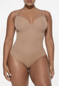 Neu mit Etikett SKIMS Fits Everybody rückenglättender Slip-Body mit Bügel Größe M Sienna - Bild 1 von 9