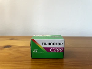 FUJIFILM FUJICOLOR C200 35mm CAMERA COLOUR FILM 24 EXPOSURE EXPIRED 04 / 2010 - Picture 1 of 7