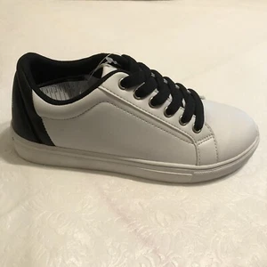 Von Dutch Right Shoe AMPUTEE Kids Size 13 New Sample White Tennis Shoe Winston - Picture 1 of 7