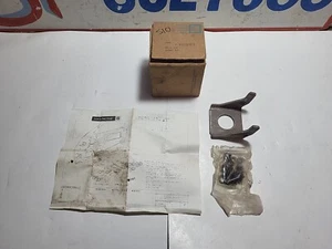 1982-1992 S10 GMC S15 Lower Hinge NOS GM 15589916 Chevrolet - Picture 1 of 6